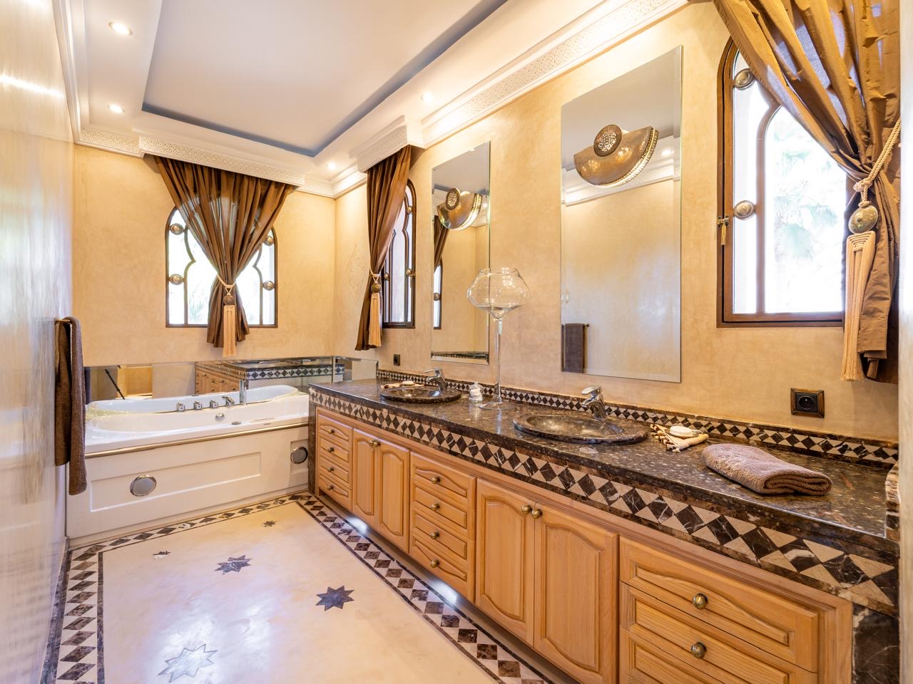 Villa 10 chambres - 3 590 000 €